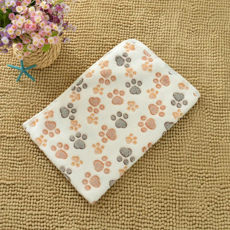 Flannel Pet Blanket Cute Dog Paw Print Blanket Pet Mat for Puppy Kitten Warm and Comfortable Blanket Suitable for Cats and Dogs