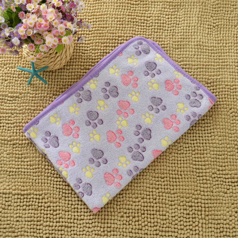 Flannel Pet Blanket Cute Dog Paw Print Blanket Pet Mat for Puppy Kitten Warm and Comfortable Blanket Suitable for Cats and Dogs
